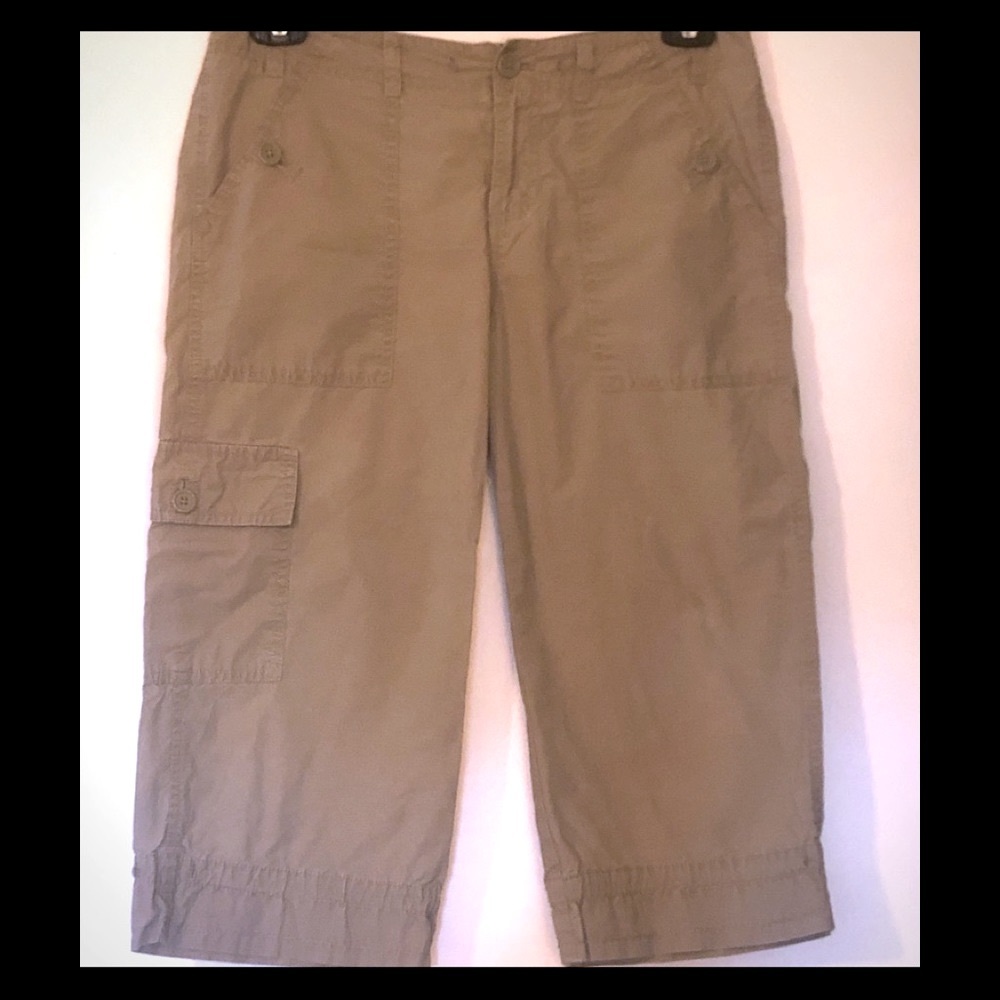 GAP Cargo Capris Army Green Size 6